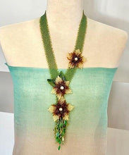 Load image into Gallery viewer, Spring Flower Necklace
